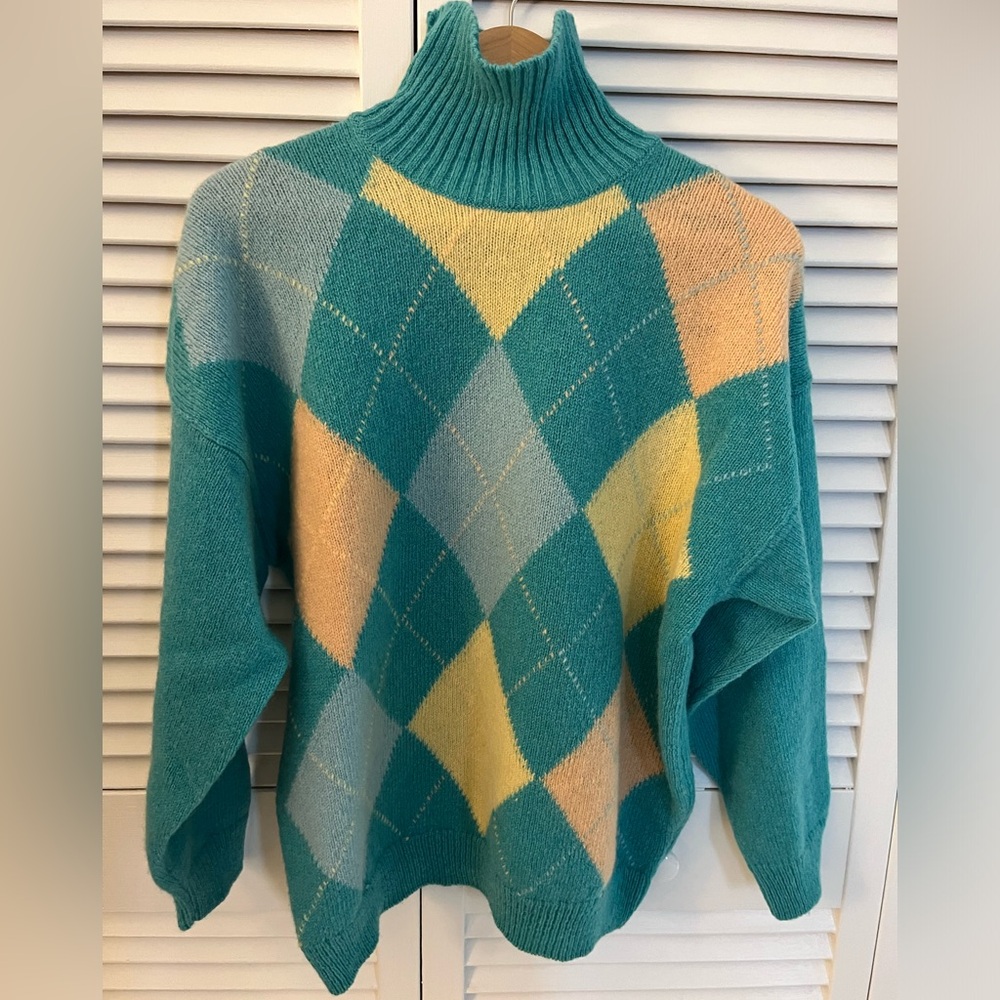 On The Road Argyle Turtleneck Sweater Sz XL Aqua Green Blue Yellow Vintage 80s